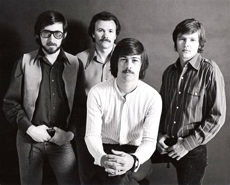 ブレッド（Bread)は1968年にアメリカ合衆国・ロサンゼルスで結成されたソフトロック バンド。 当初のメンバーは デヴィッド・ゲイツ （ David Gates )、 ジェイムス・グリフィン （ James Griffin )、 ロブ・ロイヤー （ Robb Royer )の3人である。